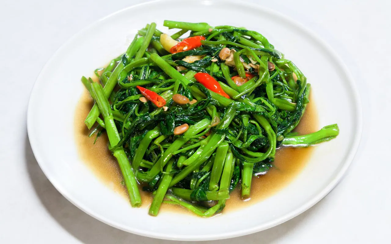 món rau xào chay ngon, thanh đạm và tốt cho sức khỏe tại Quận 3, TP.HCM, Rau Muống Xào Chay tại Tuệ Đăng Quang là lựa chọn hoàn hảo. Nằm tại 108/39A Trần Quang Diệu, Phường 14, Quận 3, quán nổi bật với thuần chay, không sử dụng tỏi, ngũ vị tân