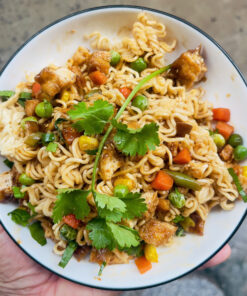 Mỳ Trộn Sốt Tương Đen Chay